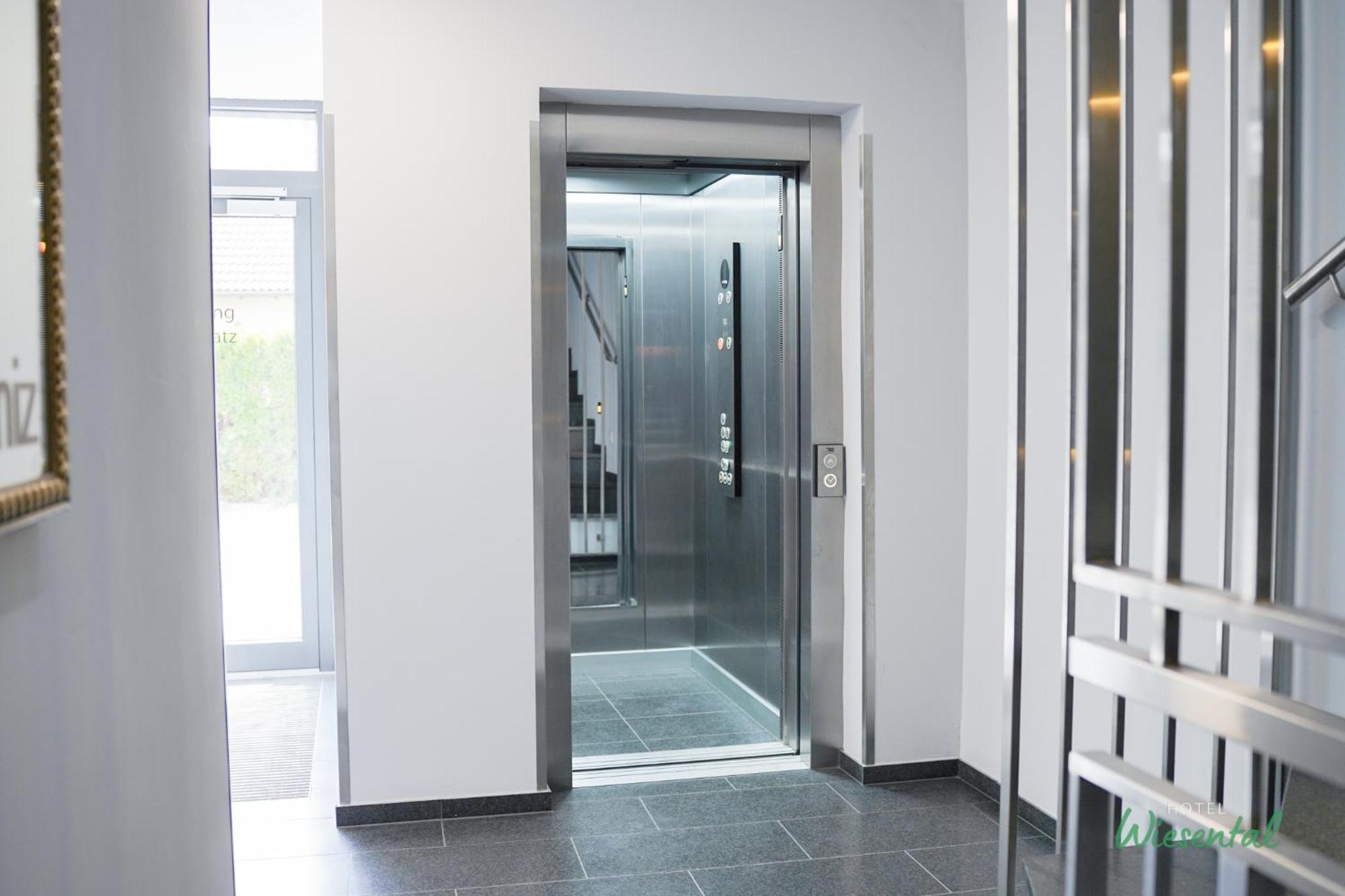 Hotel Wiesental Naehe Friedrichshafen Меккенбойрен Экстерьер фото