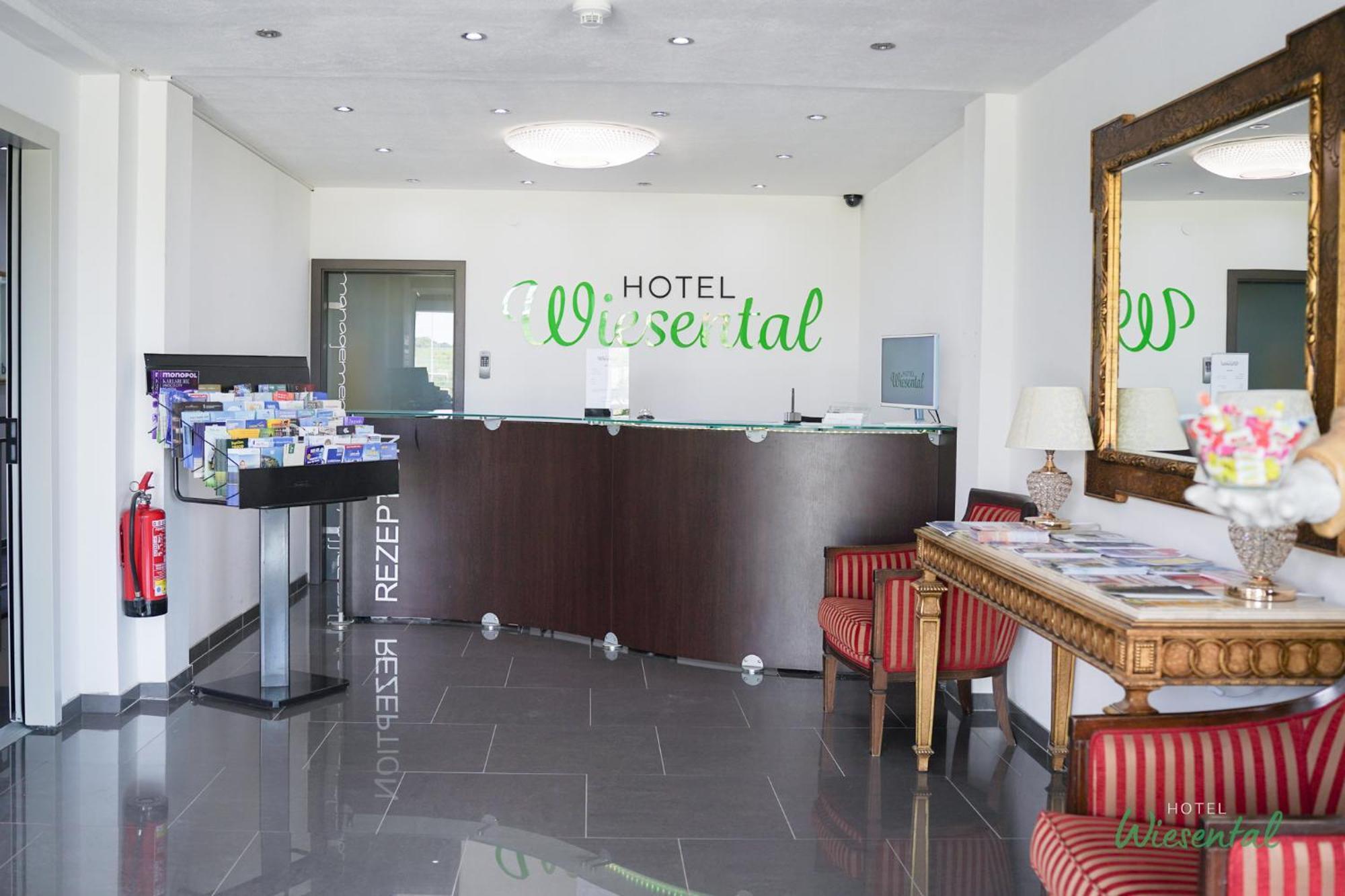 Hotel Wiesental Naehe Friedrichshafen Меккенбойрен Экстерьер фото